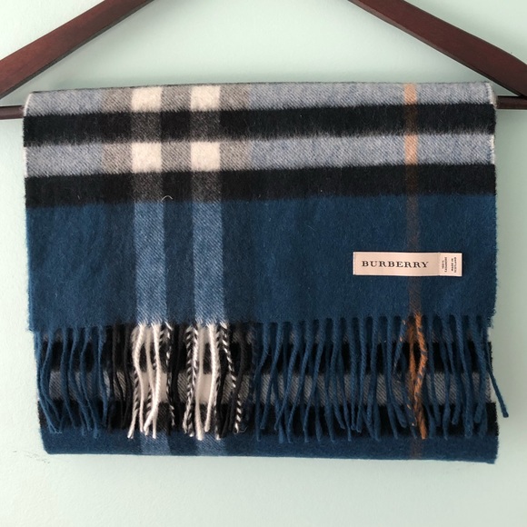 Burberry Accessories - Burberry cashmere scarf